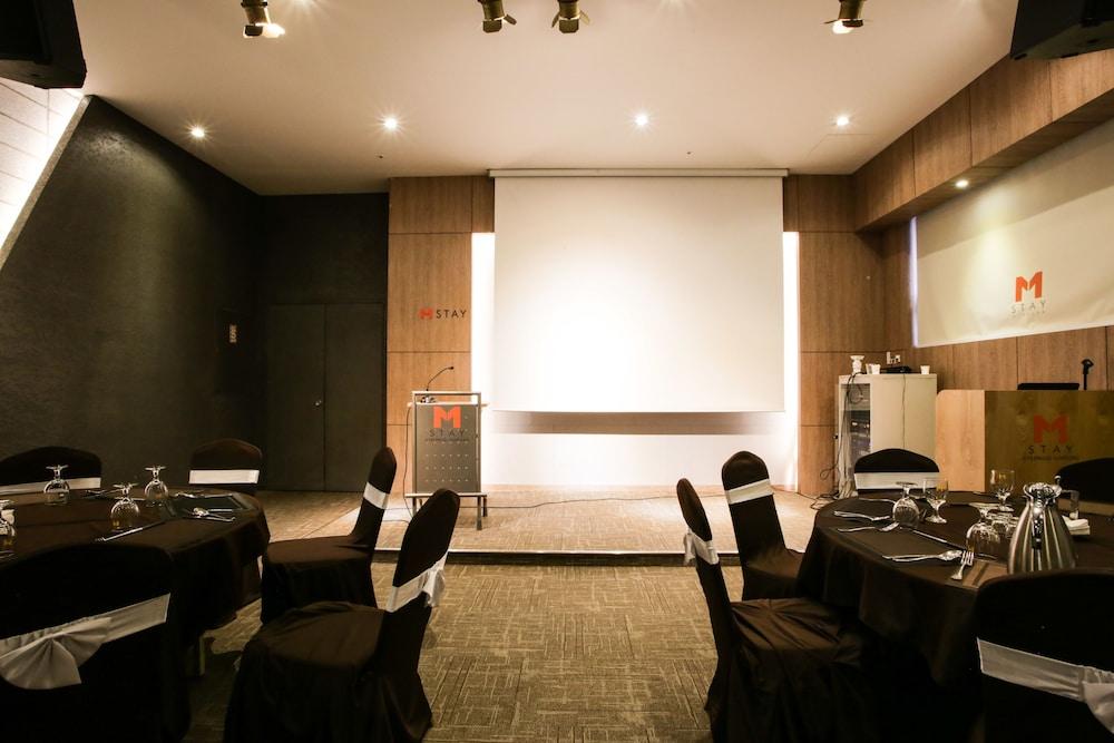 M Stay Hotel Gyeonggi Giheung Йонгин Экстерьер фото